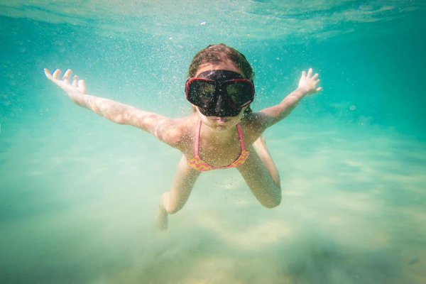 Quels sont les meilleurs spots de snorkeling accessibles depuis la côte sans bateau en Mer Rouge ?