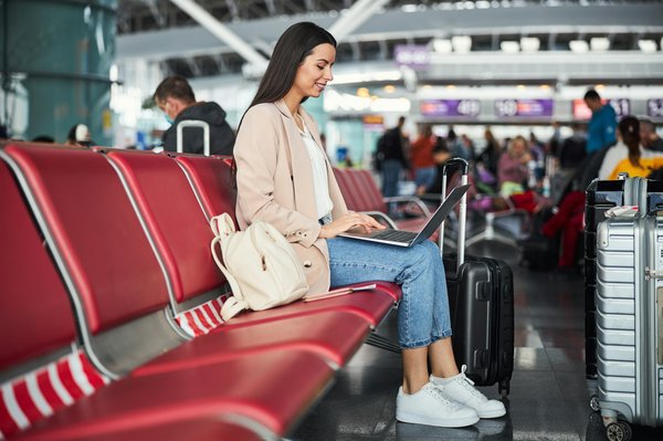 Service de transfert depuis l'aéroport de Nice en limousine : différents avantages à retenir